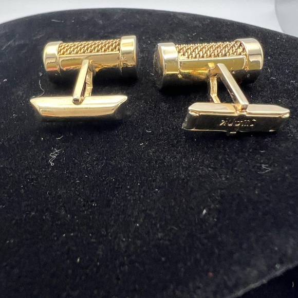 Swank gold tone mesh scroll cufflinks - Picture 3 of 4